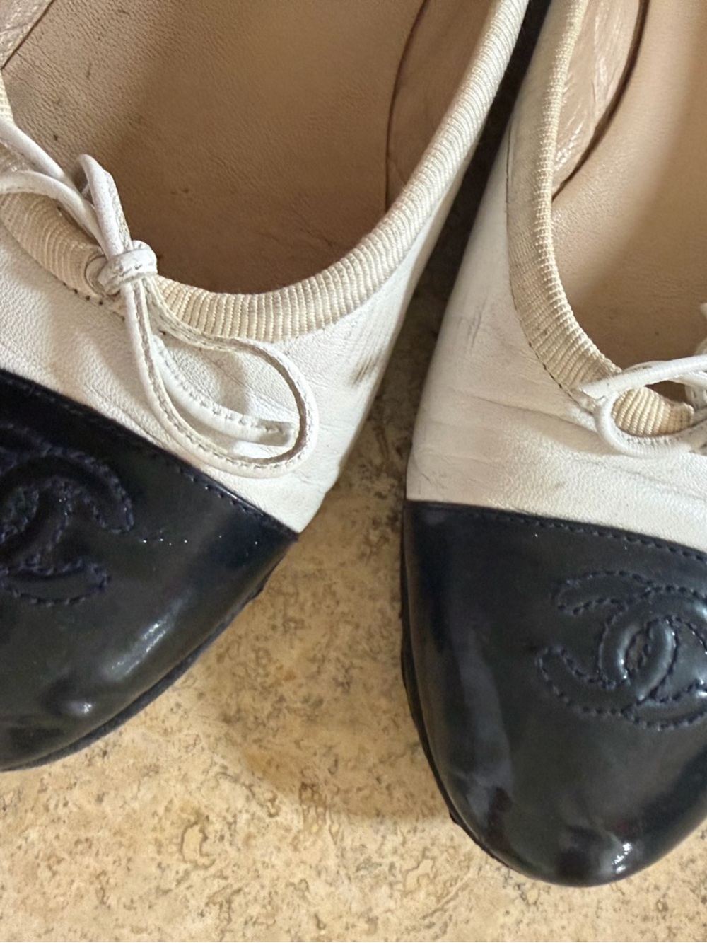Chanel authentic 💯 Women's Two-Tone Leather Ballet Flats - White and Black - Picture 6 of 7